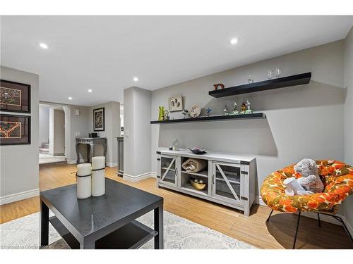 221 West 19Th Street, Hamilton, ON - Indoor Photo Showing Living Room