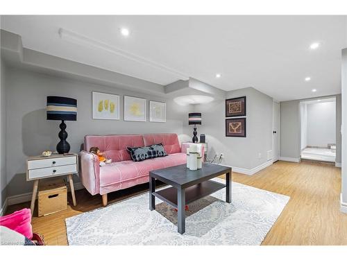 221 West 19Th Street, Hamilton, ON - Indoor Photo Showing Living Room