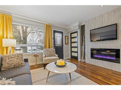 221 West 19Th Street, Hamilton, ON - Indoor Photo Showing Living Room With Fireplace