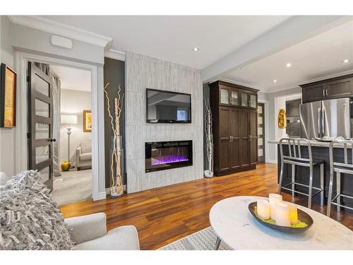 221 West 19Th Street, Hamilton, ON - Indoor Photo Showing Living Room With Fireplace