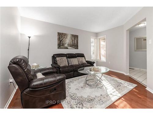 112-2555 Thomas Street, Mississauga, ON - Indoor Photo Showing Living Room