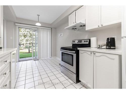 112-2555 Thomas Street, Mississauga, ON - Indoor Photo Showing Kitchen