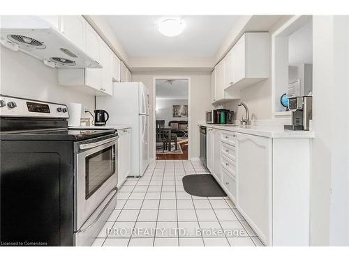 112-2555 Thomas Street, Mississauga, ON - Indoor Photo Showing Kitchen