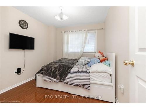 112-2555 Thomas Street, Mississauga, ON - Indoor Photo Showing Bedroom