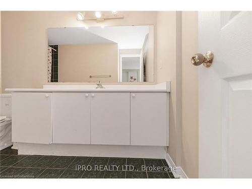 112-2555 Thomas Street, Mississauga, ON - Indoor Photo Showing Bathroom