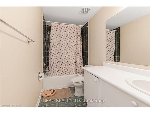 112-2555 Thomas Street, Mississauga, ON - Indoor Photo Showing Bathroom