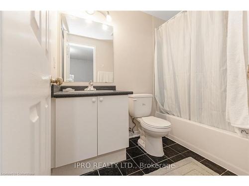 112-2555 Thomas Street, Mississauga, ON - Indoor Photo Showing Bathroom