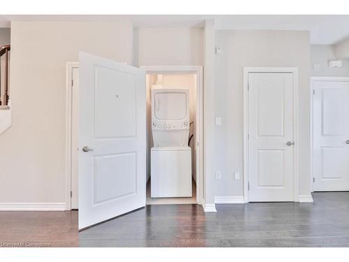 7-5030 Corporate Drive, Burlington, ON - Indoor Photo Showing Laundry Room