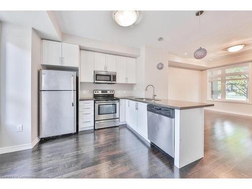 7-5030 Corporate Drive, Burlington, ON - Indoor Photo Showing Kitchen