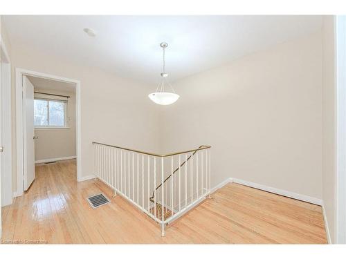 5479 Schueller Crescent, Burlington, ON - Indoor Photo Showing Other Room