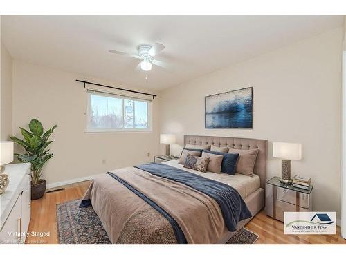 5479 Schueller Crescent, Burlington, ON - Indoor Photo Showing Bedroom