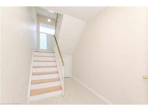 5479 Schueller Crescent, Burlington, ON - Indoor Photo Showing Other Room