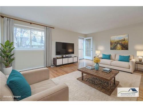 5479 Schueller Crescent, Burlington, ON - Indoor Photo Showing Living Room