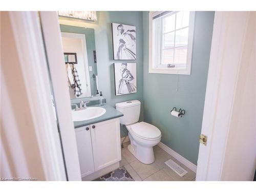 11 Tomahawk Drive, Grimsby, ON - Indoor Photo Showing Bathroom