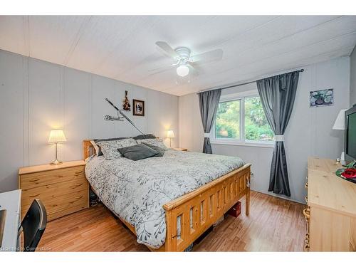 148 Maple Crescent, Flamborough, ON - Indoor Photo Showing Bedroom