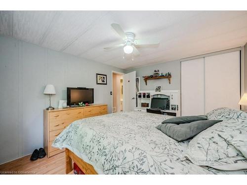 148 Maple Crescent, Flamborough, ON - Indoor Photo Showing Bedroom