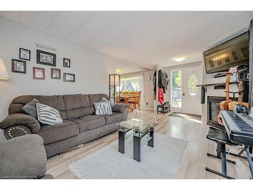 148 Maple Crescent, Flamborough, ON - Indoor Photo Showing Living Room