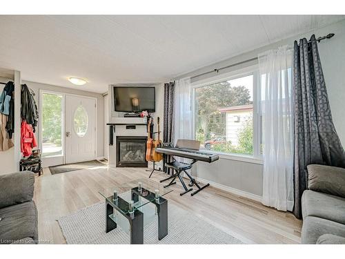 148 Maple Crescent, Flamborough, ON - Indoor Photo Showing Living Room With Fireplace