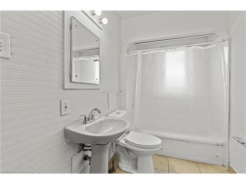 50 West 4Th Street, Hamilton, ON - Indoor Photo Showing Bathroom