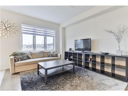 23-8273 Tulip Tree Drive, Niagara Falls, ON - Indoor Photo Showing Living Room