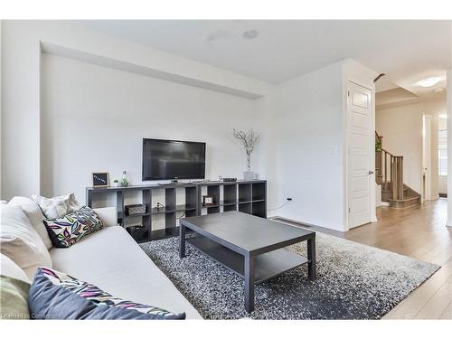 23-8273 Tulip Tree Drive, Niagara Falls, ON - Indoor Photo Showing Living Room