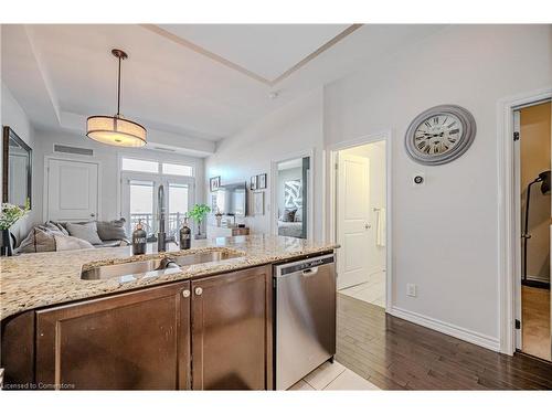 510-5327 Upper Middle Road, Burlington, ON - Indoor Photo Showing Kitchen With Double Sink