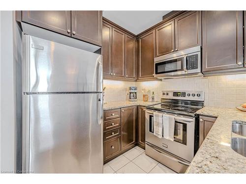 510-5327 Upper Middle Road, Burlington, ON - Indoor Photo Showing Kitchen With Double Sink With Upgraded Kitchen