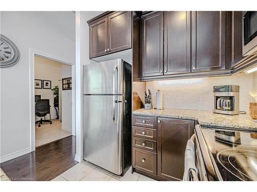 510-5327 Upper Middle Road, Burlington, ON - Indoor Photo Showing Kitchen