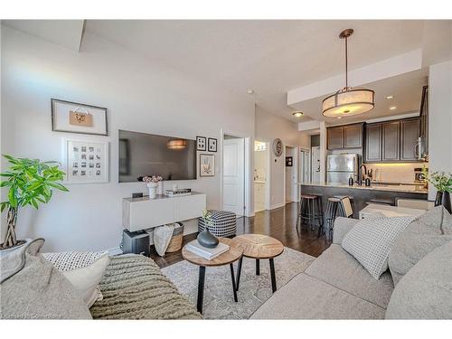 510-5327 Upper Middle Road, Burlington, ON - Indoor Photo Showing Living Room