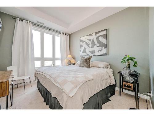 510-5327 Upper Middle Road, Burlington, ON - Indoor Photo Showing Bedroom