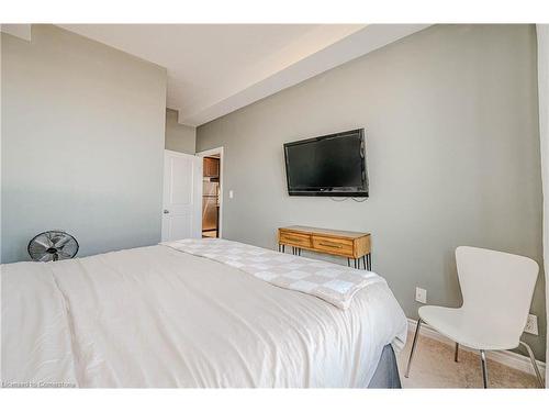 510-5327 Upper Middle Road, Burlington, ON - Indoor Photo Showing Bedroom