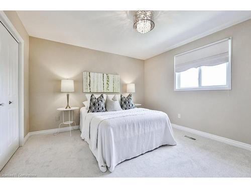 2911 Darien Road, Burlington, ON - Indoor Photo Showing Bedroom