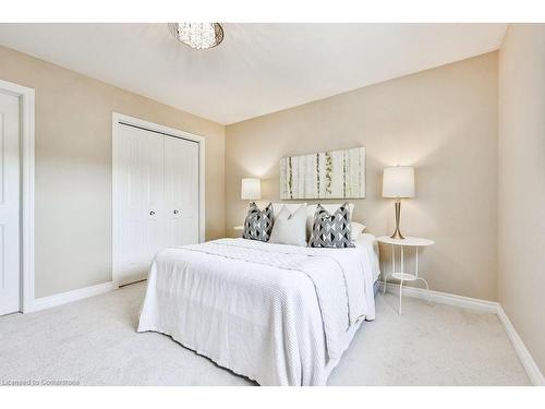 2911 Darien Road, Burlington, ON - Indoor Photo Showing Bedroom