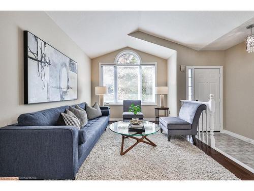 2911 Darien Road, Burlington, ON - Indoor Photo Showing Living Room