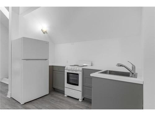 Upper-13 Mountain Street, Grimsby, ON - Indoor Photo Showing Kitchen