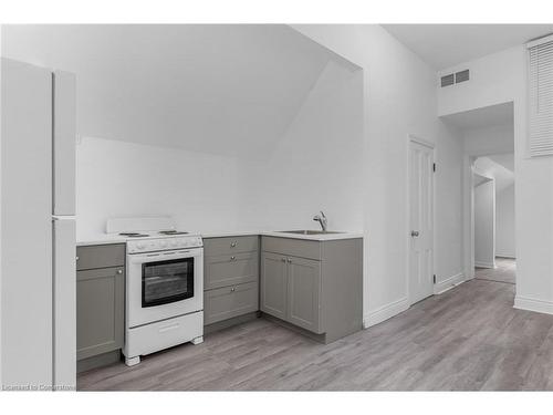 Upper-13 Mountain Street, Grimsby, ON - Indoor Photo Showing Kitchen