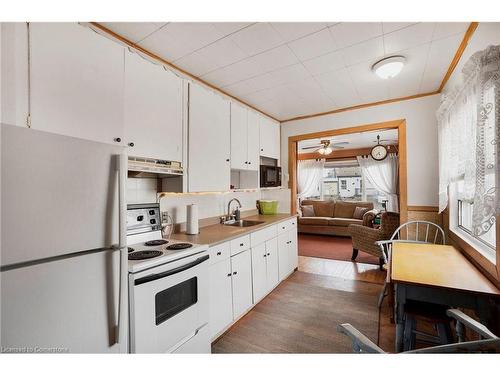 296 Julian Avenue, Hamilton, ON - Indoor Photo Showing Kitchen