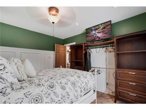 296 Julian Avenue, Hamilton, ON - Indoor Photo Showing Bedroom