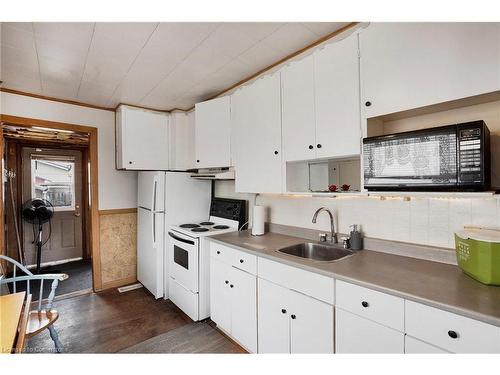 296 Julian Avenue, Hamilton, ON - Indoor Photo Showing Kitchen