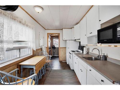 296 Julian Avenue, Hamilton, ON - Indoor Photo Showing Kitchen