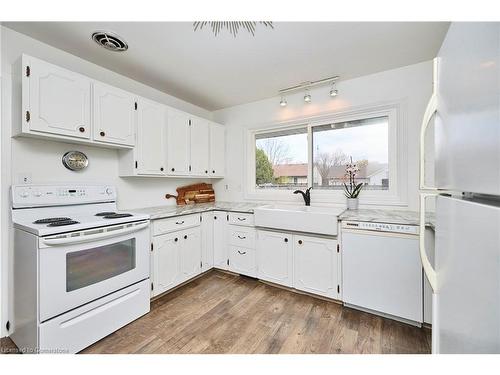 325 Brookfield Boulevard, Dunnville, ON - Indoor Photo Showing Kitchen