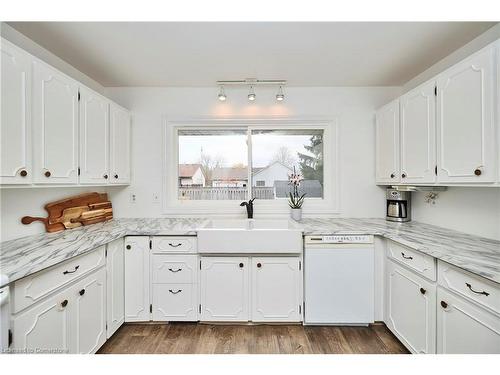 325 Brookfield Boulevard, Dunnville, ON - Indoor Photo Showing Kitchen