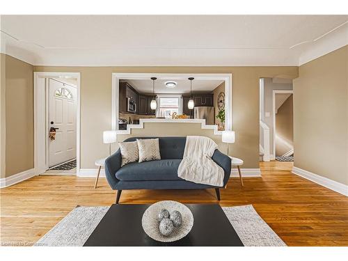 278 East 12Th Street, Hamilton, ON - Indoor Photo Showing Living Room