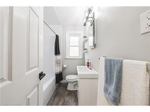 278 East 12Th Street, Hamilton, ON - Indoor Photo Showing Bathroom