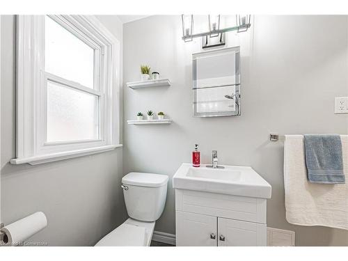 278 East 12Th Street, Hamilton, ON - Indoor Photo Showing Bathroom