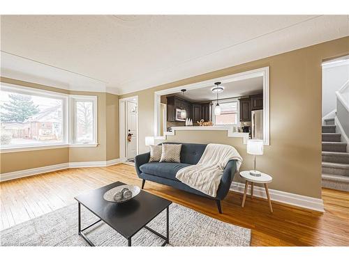 278 East 12Th Street, Hamilton, ON - Indoor Photo Showing Living Room