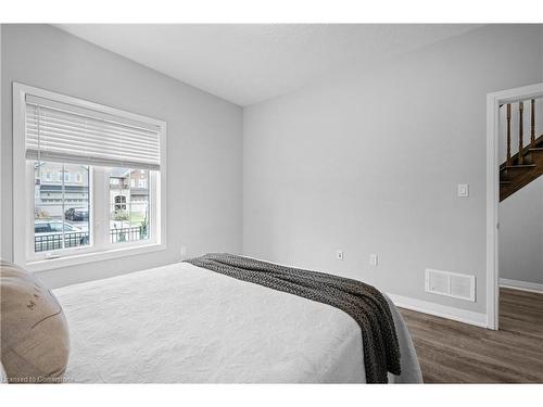 271 Dalgleish Trail, Hamilton, ON - Indoor Photo Showing Bedroom