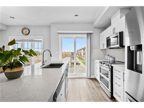 271 Dalgleish Trail, Hamilton, ON - Indoor Photo Showing Kitchen With Stainless Steel Kitchen With Double Sink With Upgraded Kitchen