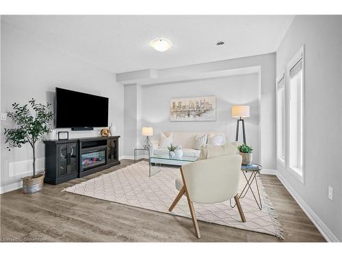 271 Dalgleish Trail, Hamilton, ON - Indoor Photo Showing Living Room