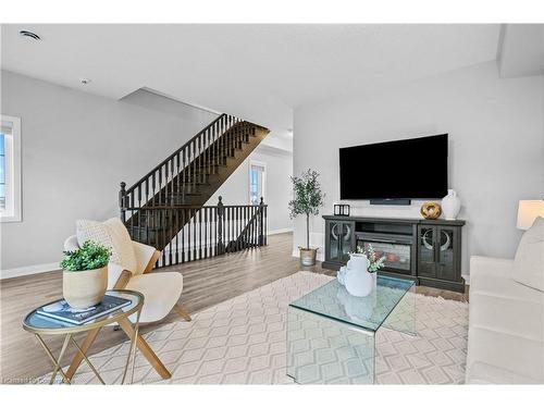 271 Dalgleish Trail, Hamilton, ON - Indoor Photo Showing Living Room